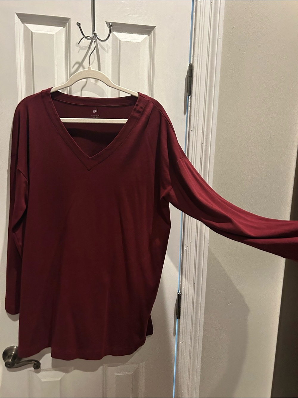 Women's V-Neck Long Sleeve Top - Burgundy